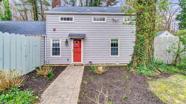 Building Photo - 565 Cedar Swamp Rd