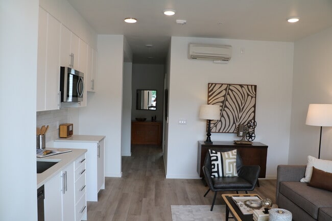 Building Photo - Ella PDX