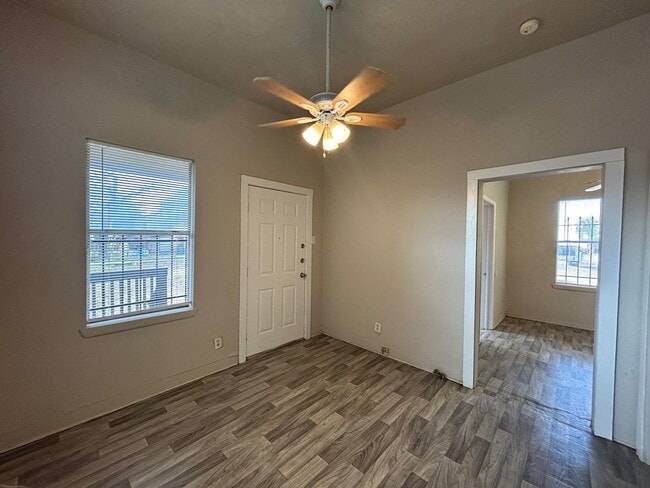 Foto del edificio - $300 OFF 1ST MONTH RENT IF YOU MOVE IN WIT...