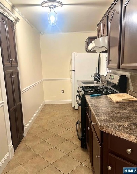 Building Photo - 31 Hedden Terrace