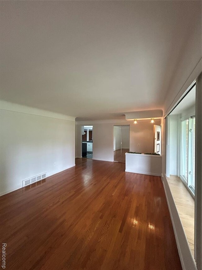 Foto del edificio - 129 Pleasant Lake Dr