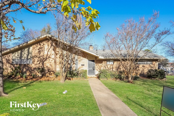 Primary Photo - 417 Lakeside Dr