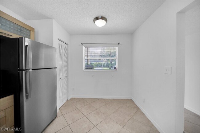 Foto del edificio - 600 Squire Cir