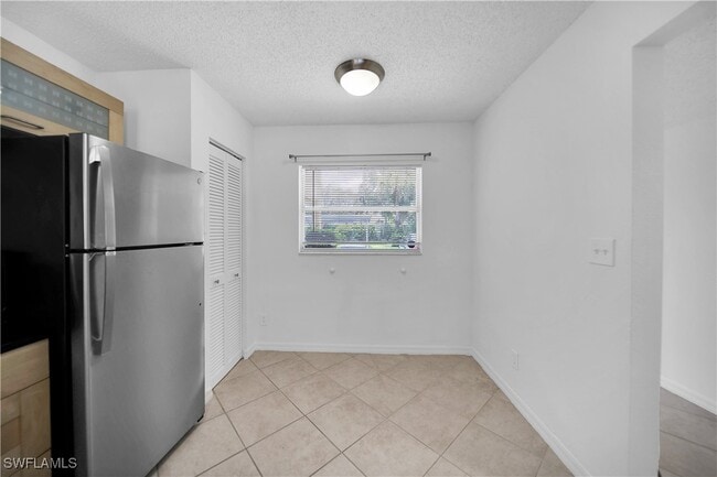 Building Photo - 600 Squire Cir