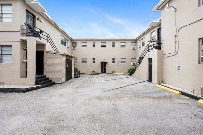 Foto del edificio - 821-825 SW 5th St