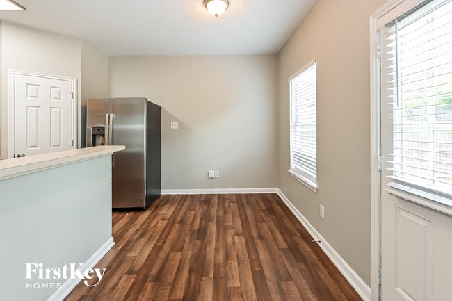 Building Photo - 6610 Albion Cresent Dr