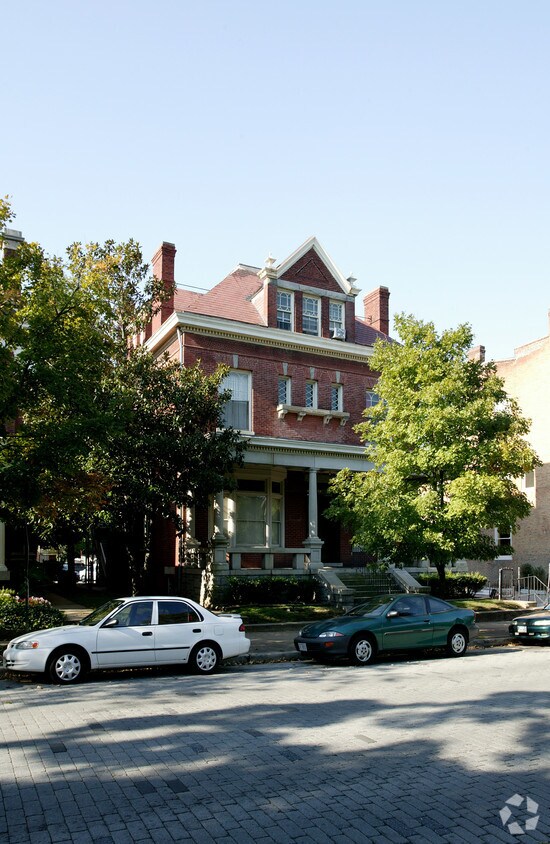 Building Photo - 1831 Monument Ave