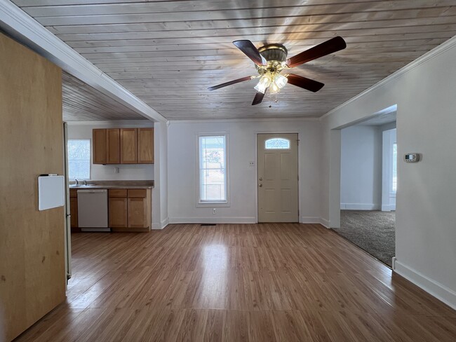 Kitchen/Dining and Front Door - 943 Woodmere Ave