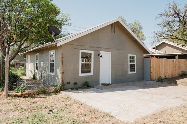 Foto del edificio - 1322 N Lincoln Ave