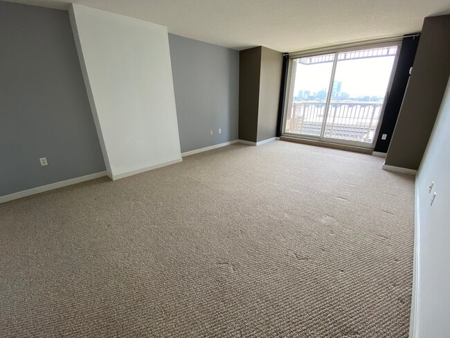 Building Photo - 10 Museum Way