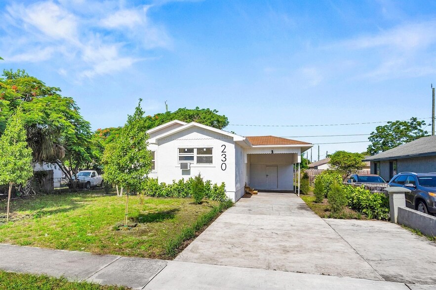 Primary Photo - 230 SW 6th Ave