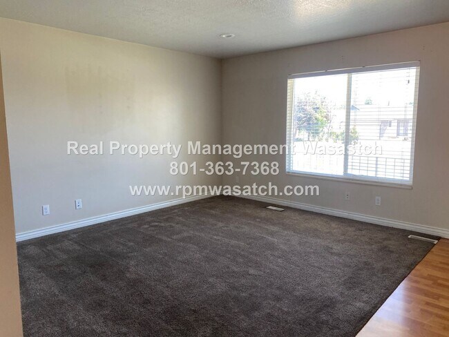 Building Photo - Come See this Charming 4 Bed, 2 Bath home!