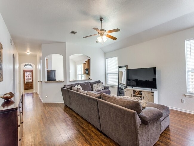 Foto del edificio - 8409 Meadow Sweet Lane