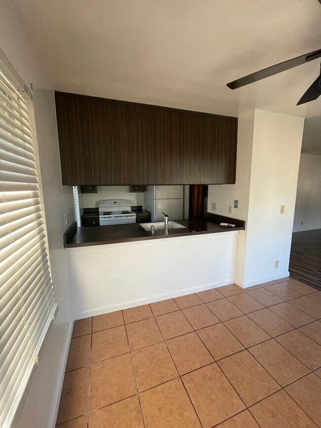 Building Photo - CONDO