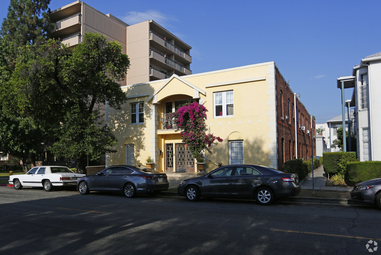 Primary Photo - Isabel Apartments