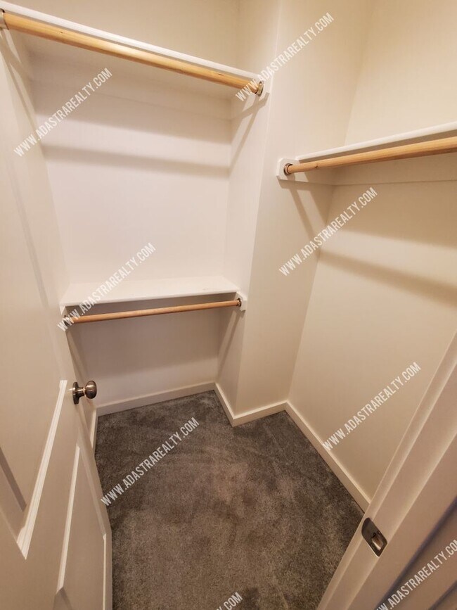 Foto del edificio - Gorgeous Like New-Built in 2020-Louisburg Town Home-Available NOW!!