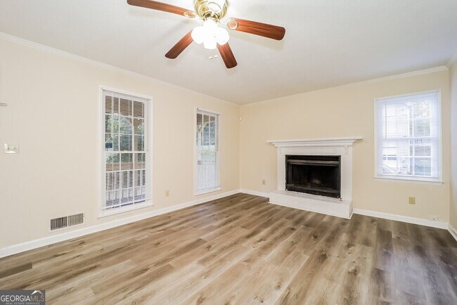 Building Photo - 2350 Bankstone Dr SW