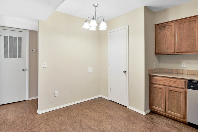 Building Photo - Pleasant View Apartments