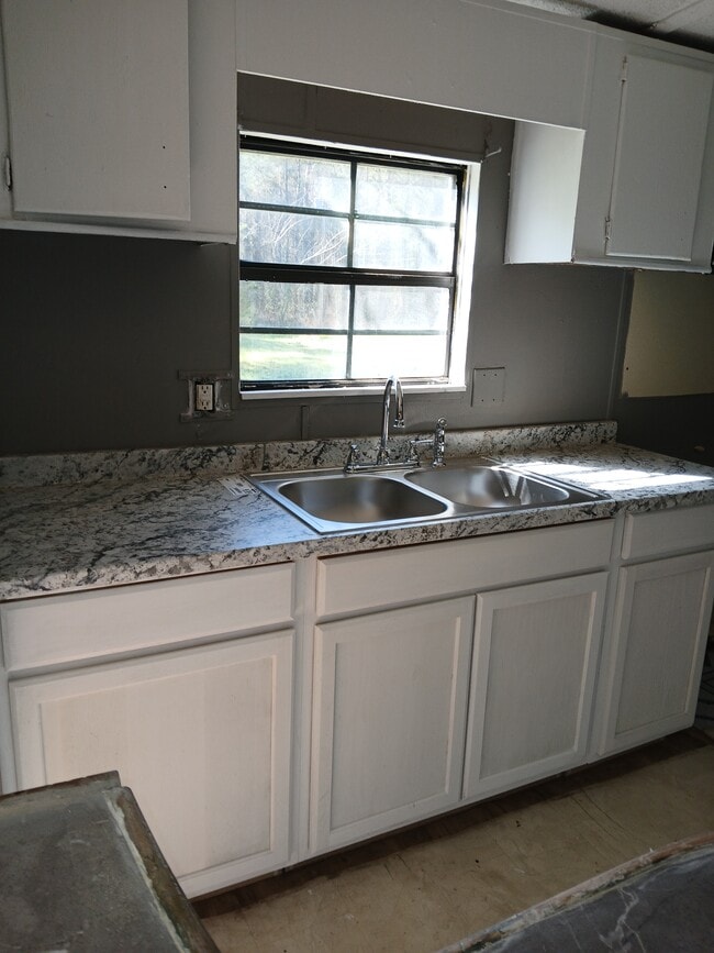 Building Photo - 1038 Viking Ct