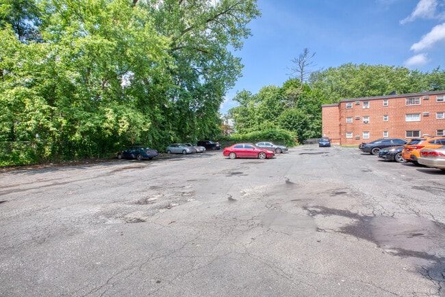 Building Photo - 285 Westland St