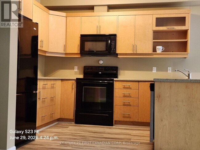 Photo du bâtiment - 112 N Centre Rd
