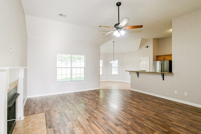 Foto del edificio - 8873 Lezlarken Ln