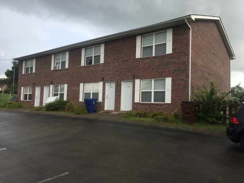 Primary Photo - 1582 Meadow Spring Dr