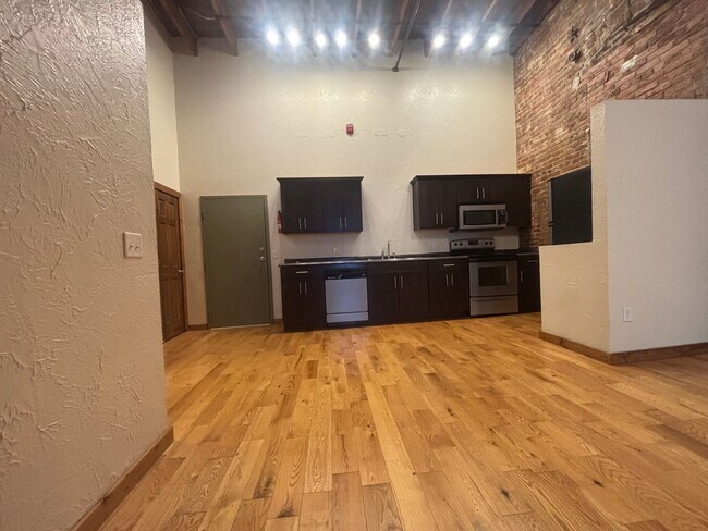 Foto del edificio - FREE RENT! 1 Bedroom Loft Available now!