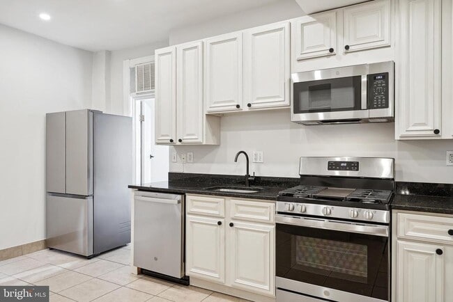 Foto del edificio - 1221 D St NE