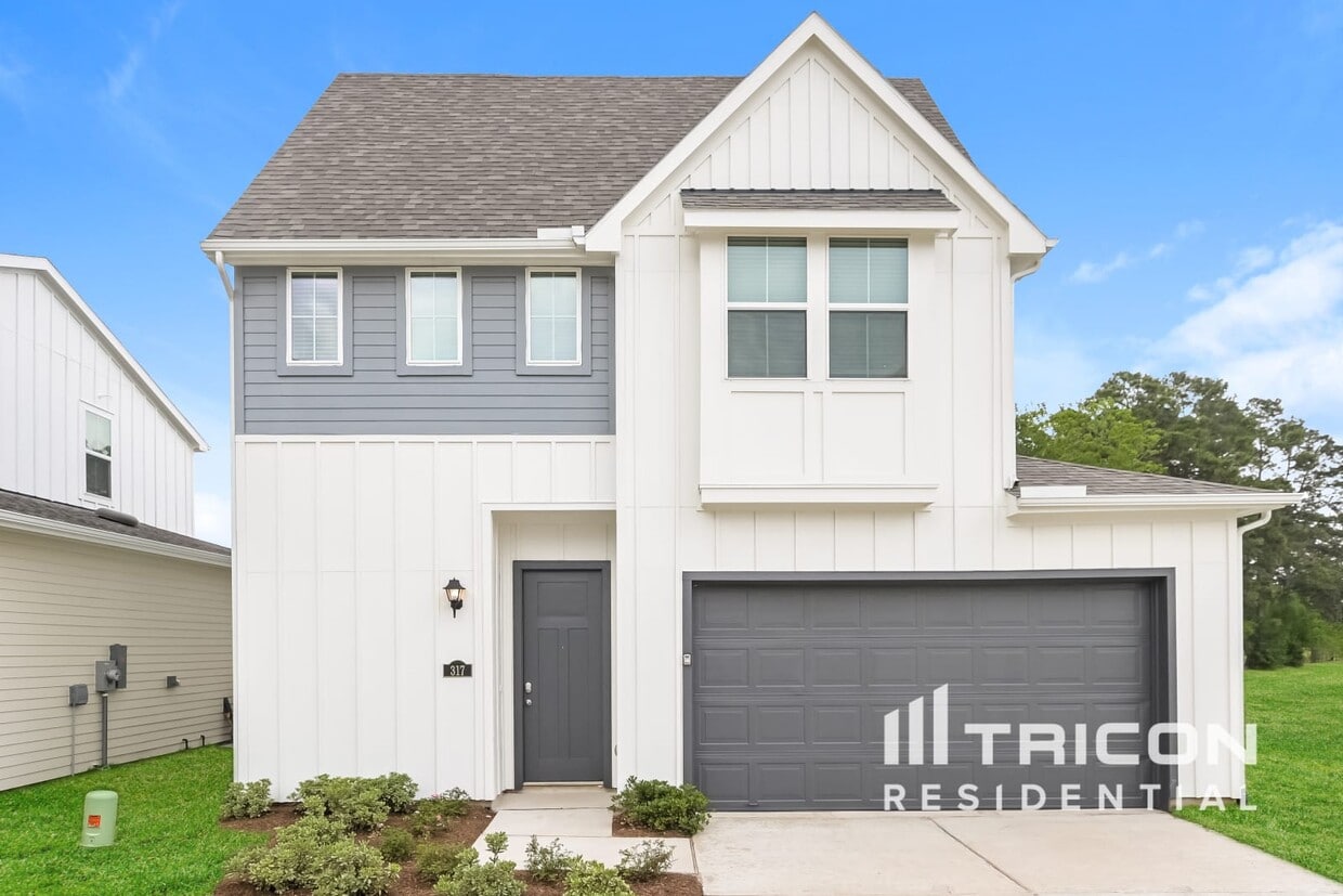 Foto principal - 9835 Willow Creek Commerce Dr