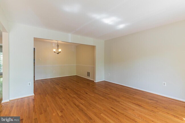 Building Photo - 7512 Amesbury Ct