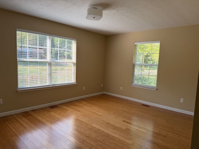 Foto del edificio - 7063 Seaver Dr NW