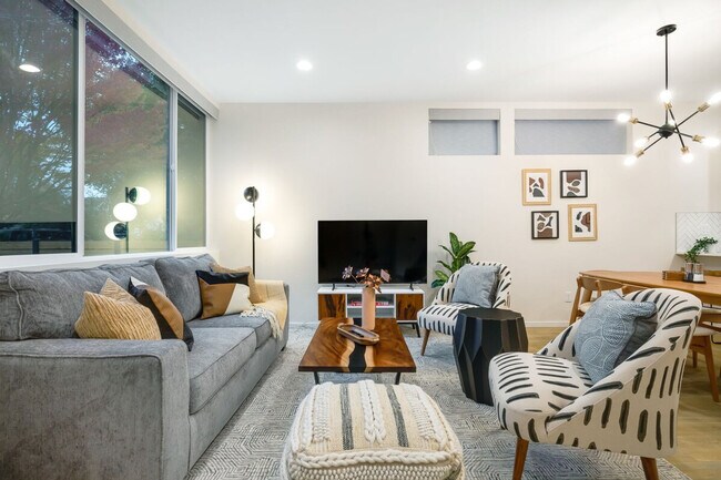 Foto del edificio - 8042 14th Ave NW