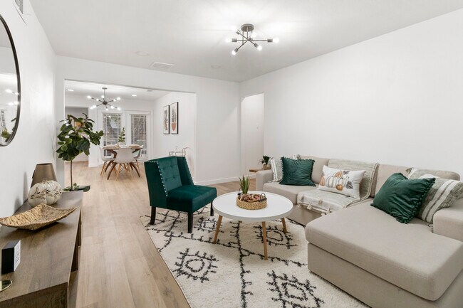 Living Room - 601 Dover Dr