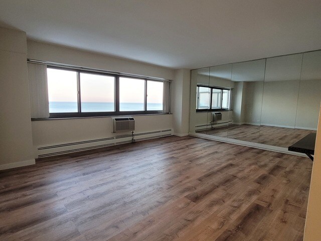 Building Photo - 7337 S South Shore Dr