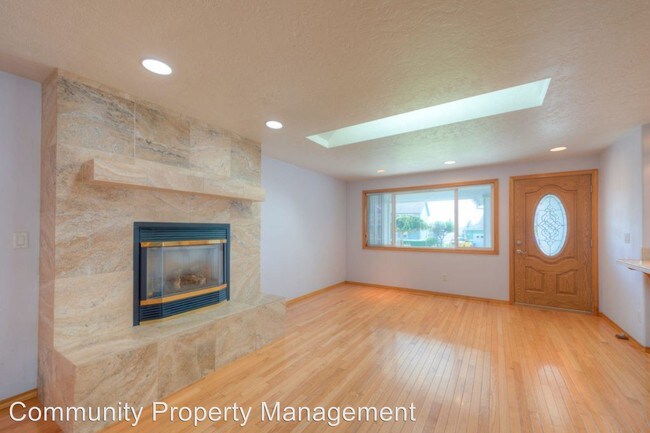 Foto del edificio - 2 br, 2 bath House - 300 McClure Ave