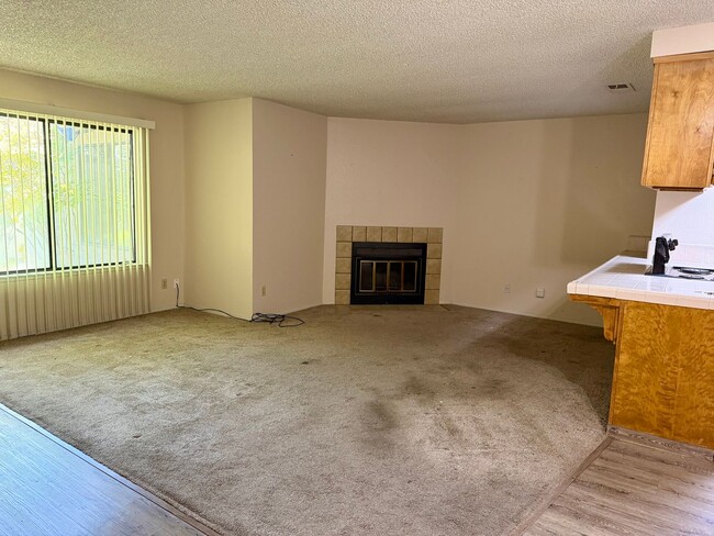 Building Photo - 537 W Escalon Ave