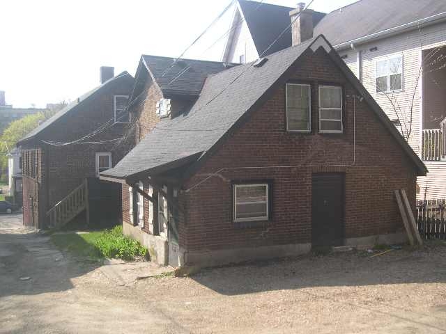 Carriage House - 708-710 E Johnson St