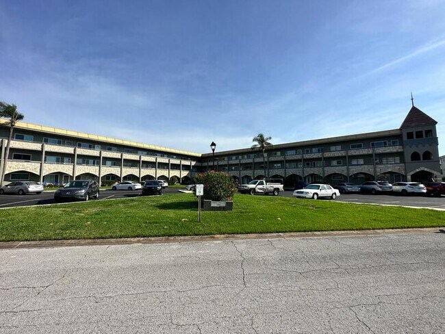 Foto del edificio - 2461 Canadian Way