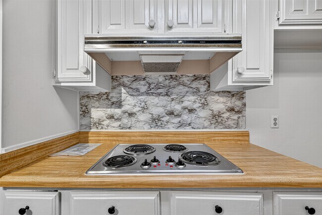 Building Photo - 812 Fleetwood Pl Dr