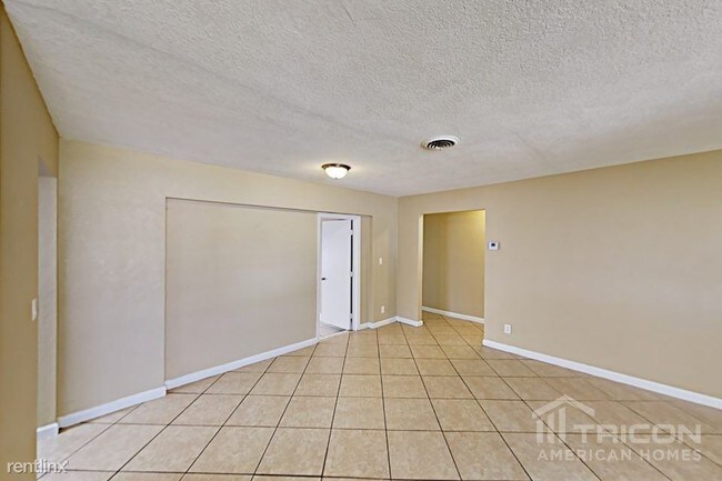 Building Photo - 3548 NW 38th Ave