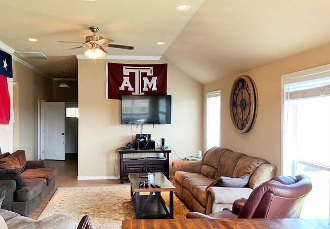 Building Photo - 3601 Davidson Dr