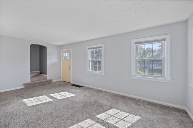 Building Photo - ANDERSON- Charming 4 bedroom 2 bath with fenced backyard