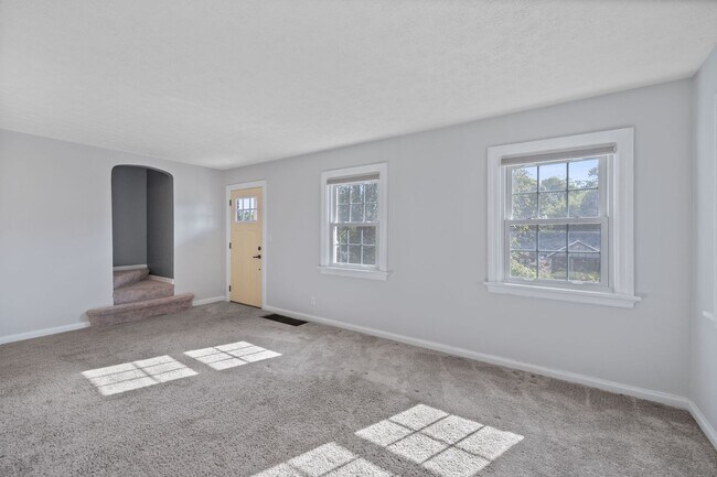 Foto del edificio - ANDERSON- Charming 4 bedroom 2 bath with fenced backyard