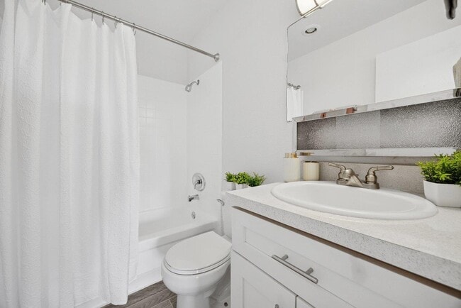 Building Photo - Madera at Metro