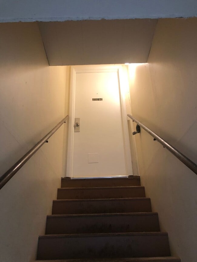 Building Photo - Large upstairs 2 bedroom apartment!