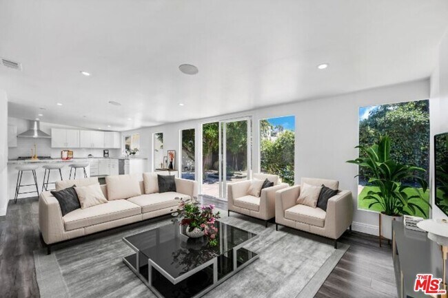 Building Photo - 23046 Leonora Dr