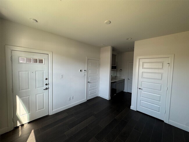 Building Photo - 304 Jensen Dr