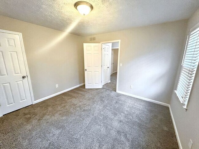 Foto del edificio - 3198 Village Glen Dr SW