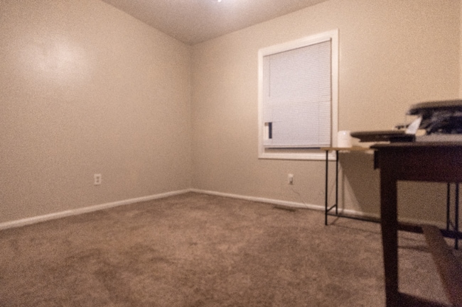 Foto del edificio - 4136 Village Dr